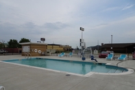 Swimming Pool Holiday Inn JONESBORO, an IHG Hotel