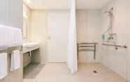 In-room Bathroom 4 Holiday Inn Express ADELAIDE CITY CENTRE, an IHG Hotel