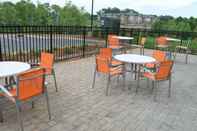 Common Space Holiday Inn Express & Suites RALEIGH AIRPORT - BRIER CREEK, an IHG Hotel