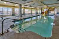 สระว่ายน้ำ Holiday Inn & Suites ALBUQUERQUE-NORTH I-25, an IHG Hotel