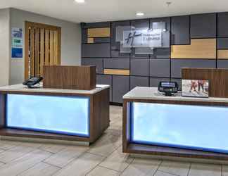 Lobby 2 Holiday Inn Express & Suites CROSSVILLE, an IHG Hotel