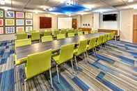 Functional Hall Holiday Inn Express & Suites CROSSVILLE, an IHG Hotel