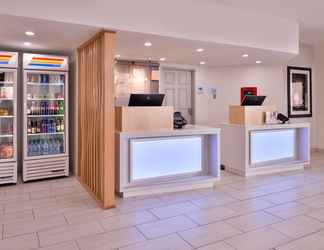 Lobi 2 Holiday Inn Express & Suites FARMINGTON (BLOOMFIELD), an IHG Hotel