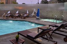 泳池 Holiday Inn Express & Suites SAN DIEGO - MISSION VALLEY by IHG, an IHG Hotel