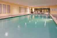 สระว่ายน้ำ Holiday Inn Express & Suites SAINT ROBERT - LEONARD WOOD, an IHG Hotel