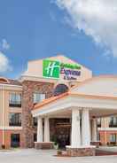 EXTERIOR_BUILDING Holiday Inn Express & Suites SAINT ROBERT - LEONARD WOOD, an IHG Hotel