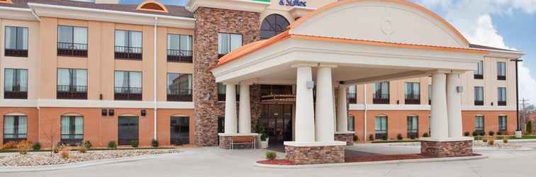 Bên ngoài Holiday Inn Express & Suites SAINT ROBERT - LEONARD WOOD, an IHG Hotel
