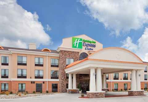 Exterior Holiday Inn Express & Suites SAINT ROBERT - LEONARD WOOD, an IHG Hotel