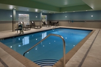 Kolam Renang Holiday Inn Express & Suites PORTLAND AIRPORT, an IHG Hotel