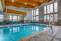 Swimming Pool Holiday Inn & Suites BELLINGHAM, an IHG Hotel