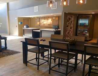 Lobi 2 Holiday Inn Express & Suites PASO ROBLES, an IHG Hotel