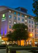 Our hotel provides affordable accommodation in the capital! Holiday Inn Express LONDON - WANDSWORTH, an IHG Hotel