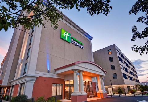 Exterior Holiday Inn Express BOSTON, an IHG Hotel