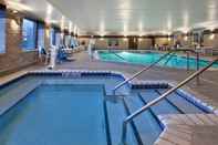 Kolam Renang Holiday Inn Express & Suites EDEN PRAIRIE - MINNETONKA, an IHG Hotel