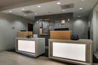 Lobby Holiday Inn Express & Suites MIDDLEBORO RAYNHAM, an IHG Hotel