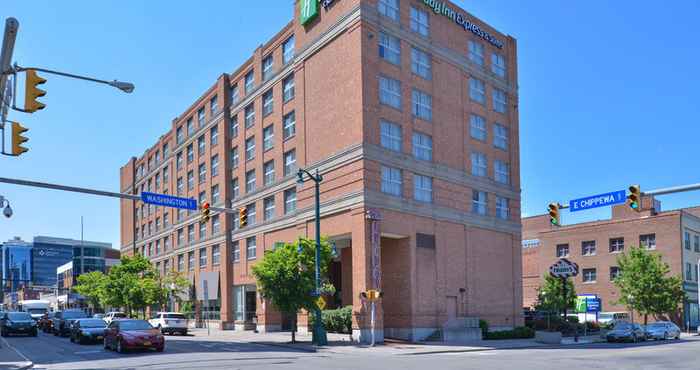 Exterior Holiday Inn Express & Suites BUFFALO DOWNTOWN - MEDICAL CTR, an IHG Hotel