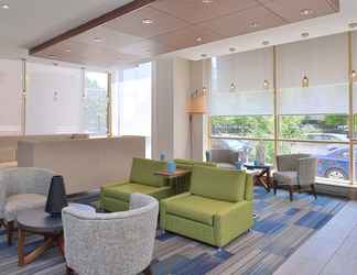 Lobi 2 Holiday Inn Express & Suites BUFFALO DOWNTOWN - MEDICAL CTR, an IHG Hotel