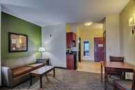 Common Space Holiday Inn Express & Suites WYTHEVILLE, an IHG Hotel