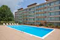 Swimming Pool Holiday Inn WEIRTON - STEUBENVILLE AREA, an IHG Hotel