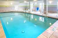 Swimming Pool Holiday Inn Express & Suites MANCHESTER-AIRPORT, an IHG Hotel