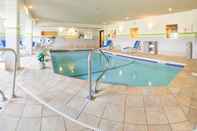 Swimming Pool Holiday Inn Express & Suites MANCHESTER-AIRPORT, an IHG Hotel