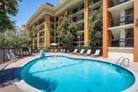 Swimming Pool Holiday Inn Express AT MONTEREY BAY, an IHG Hotel