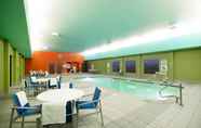 Swimming Pool 3 Holiday Inn Express & Suites COLUMBUS, an IHG Hotel