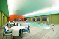 Swimming Pool Holiday Inn Express & Suites COLUMBUS, an IHG Hotel