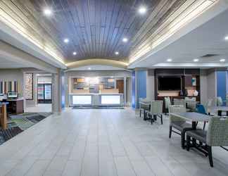 Lobby 2 Holiday Inn Express & Suites COLUMBUS, an IHG Hotel