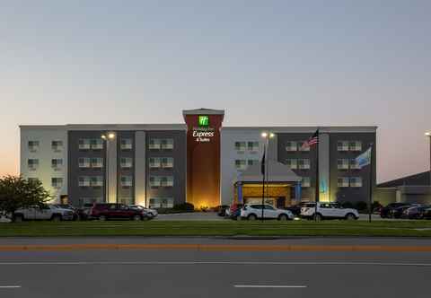 Exterior Holiday Inn Express & Suites COLUMBUS, an IHG Hotel