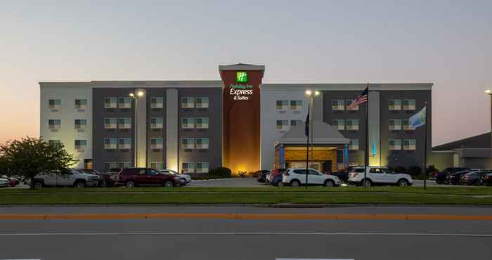 Exterior Holiday Inn Express & Suites COLUMBUS, an IHG Hotel