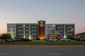 Exterior 4 Holiday Inn Express & Suites COLUMBUS, an IHG Hotel