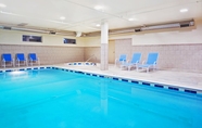 Swimming Pool 5 Holiday Inn Express & Suites CHICAGO NORTH-WAUKEGAN-GURNEE, an IHG Hotel