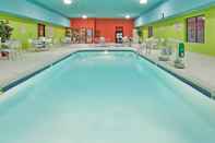 Swimming Pool Holiday Inn Express & Suites NORFOLK, an IHG Hotel