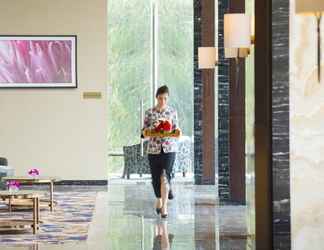 Lobi 2 InterContinental Hotels BANDUNG DAGO PAKAR, an IHG Hotel