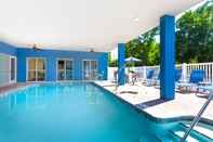 Swimming Pool Holiday Inn Express & Suites LAKELAND NORTH - I-4, an IHG Hotel
