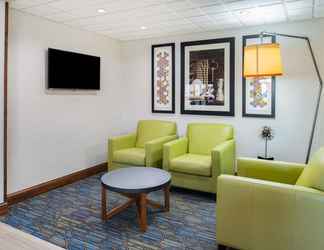 Sảnh chờ 2 Holiday Inn Express & Suites BISMARCK, an IHG Hotel