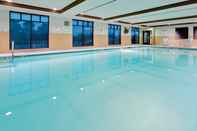 Swimming Pool Holiday Inn Express & Suites WARMINSTER - HORSHAM, an IHG Hotel