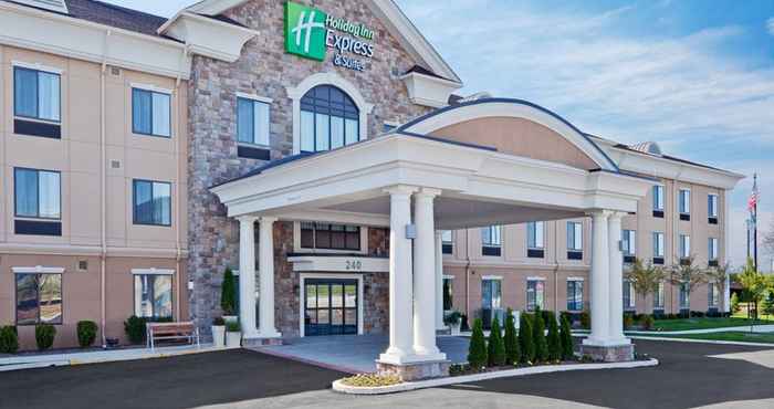 Exterior Holiday Inn Express & Suites WARMINSTER - HORSHAM, an IHG Hotel