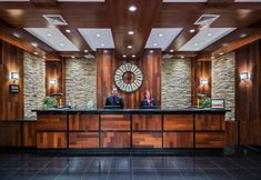 Lobby 4 Crowne Plaza NEWARK AIRPORT by IHG, an IHG Hotel