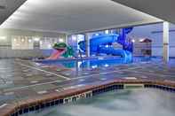 Swimming Pool Holiday Inn Express & Suites LONGMONT - BOULDER AREA, an IHG Hotel