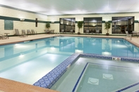 Swimming Pool Holiday Inn & Suites BOLINGBROOK, an IHG Hotel