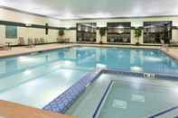 Kolam Renang Holiday Inn & Suites BOLINGBROOK, an IHG Hotel