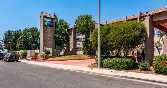 Exterior Holiday Inn Express & Suites CAMARILLO, an IHG Hotel