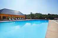 Swimming Pool Crowne Plaza Resort ASHEVILLE, an IHG Hotel