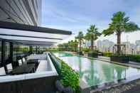 สระว่ายน้ำ Holiday Inn BANGKOK SUKHUMVIT, an IHG Hotel