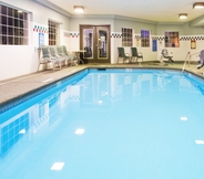 Swimming Pool 6 Holiday Inn Express & Suites PORTLAND-JANTZEN BEACH, an IHG Hotel