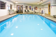 Swimming Pool Holiday Inn Express & Suites PORTLAND-JANTZEN BEACH, an IHG Hotel