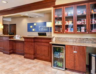 Lobby 2 Holiday Inn Express & Suites PORTLAND-JANTZEN BEACH, an IHG Hotel