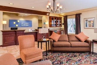 Lobby 4 Holiday Inn Express & Suites PORTLAND-JANTZEN BEACH, an IHG Hotel